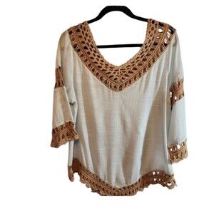 SOFT SURROUNDINGS ICY BLUE TOP TAN CROCHET TRIM SIZE SMALL VNECK